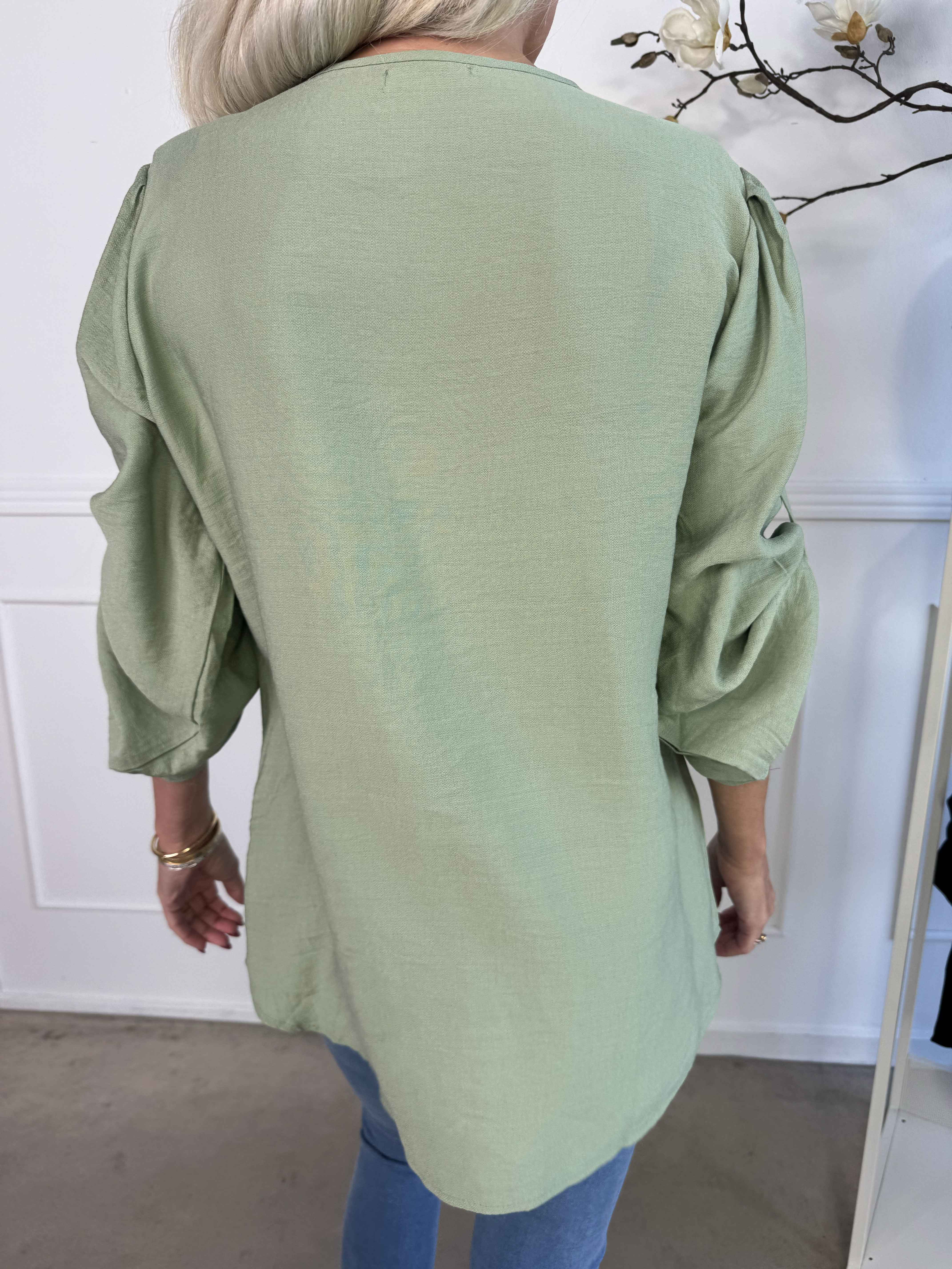 Gina - Bluse i bomuld med detaljeret v-udskæring